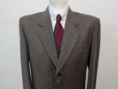 Élégant costume marron en flanelle