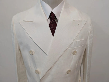 Lumineux costume croisé blanc en lin