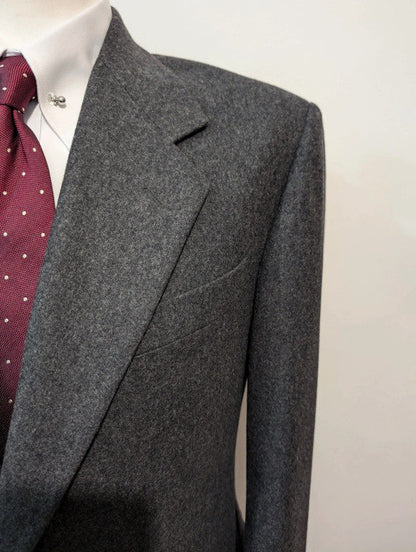 Éclatant manteau gris en laine lourde