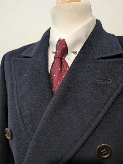 Élégant manteau croisé bleu marine