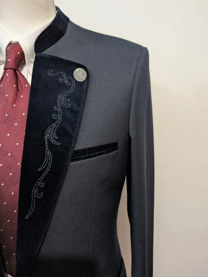 Élégant costume autrichien en laine