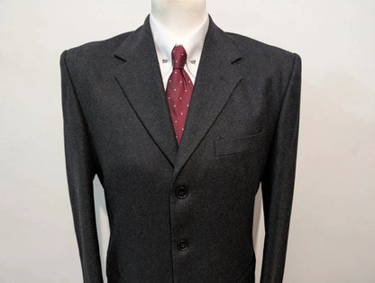 Incroyable costume gris en flanelle lourde