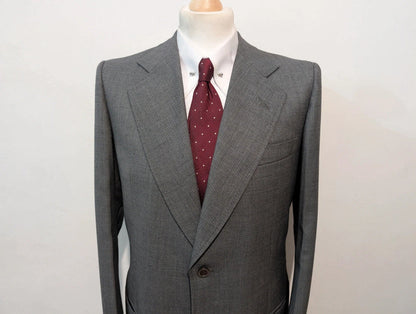 Sympathique costume gris bespoke