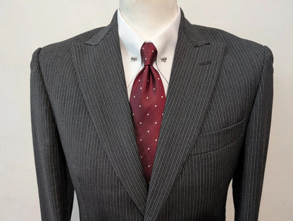 Original costume gris a rayures en laine