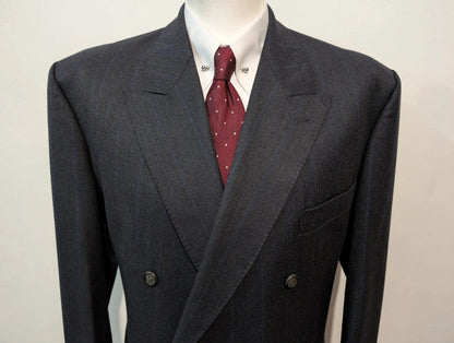 Élégant costume croisé chalkstripe en laine
