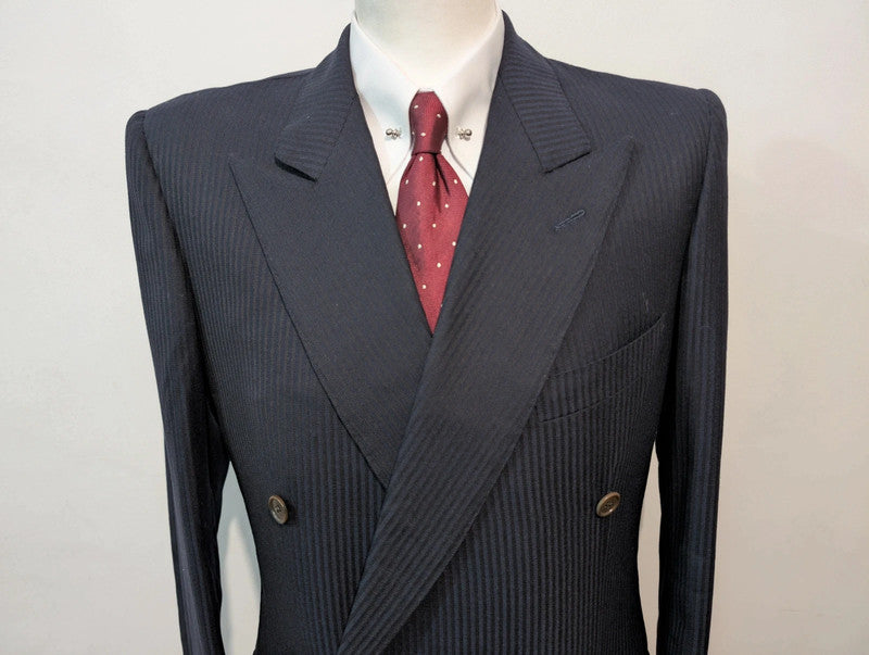 Dangereux costume croisé pinstripe en laine