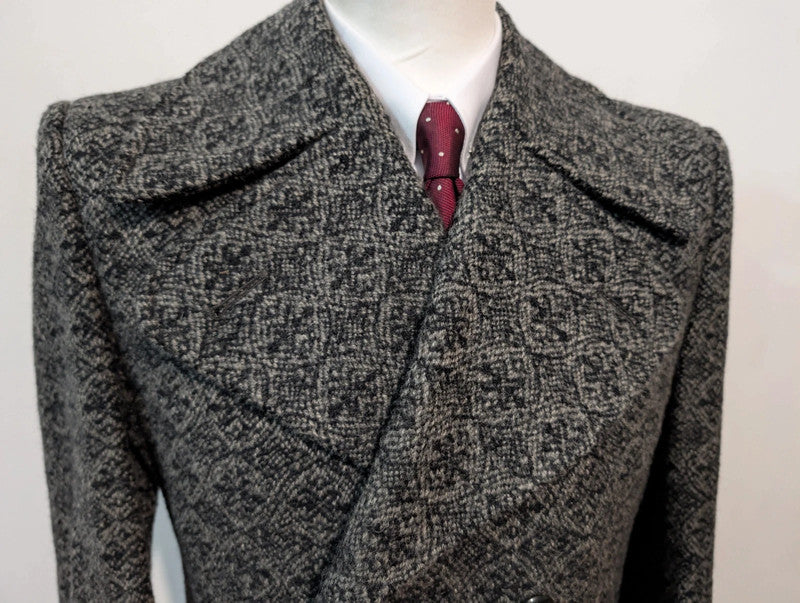 Étrange manteau en tweed