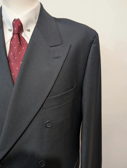 Élégant costume croisé bleu marine en laine