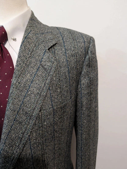 Élégant costume gris a rayure en tweed