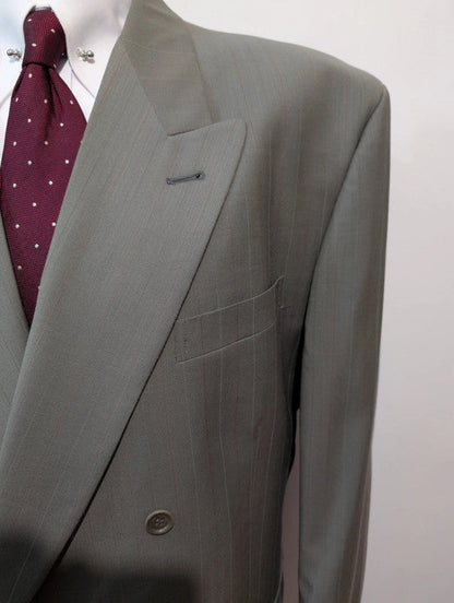 Géant costume croisé gris vert en laine