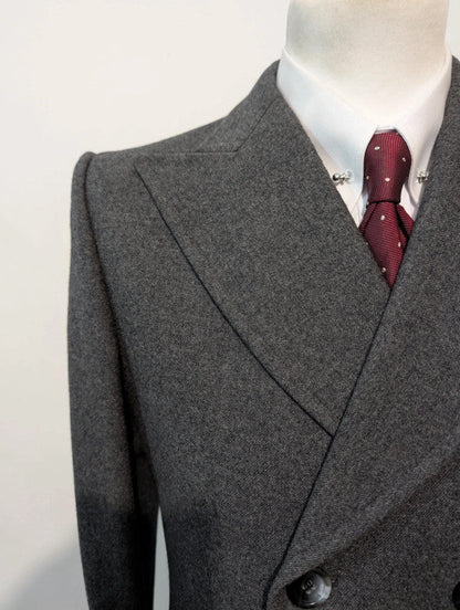 Légendaire costume croisé gris en flanelle lourde