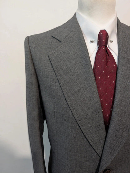Sympathique costume gris bespoke