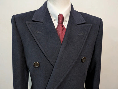 Élégant manteau croisé bleu marine