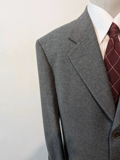 Eleganter Anzug aus grauer Wollflanell