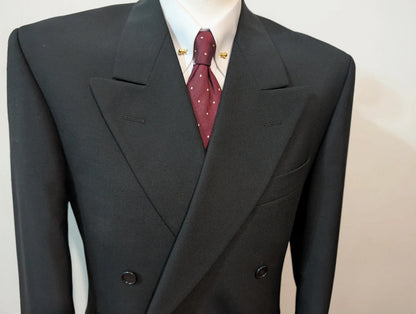 Sombre costume croisé noir en laine froide