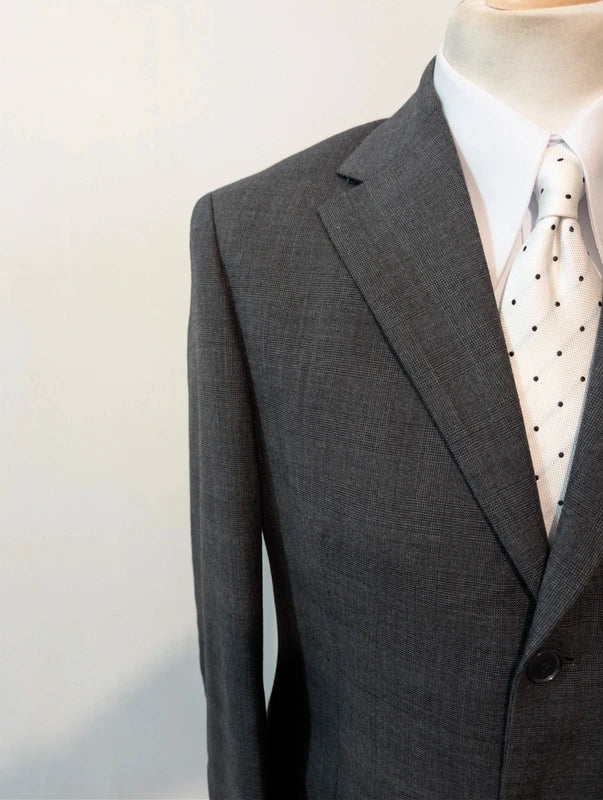 Schöner grauer Wollanzug