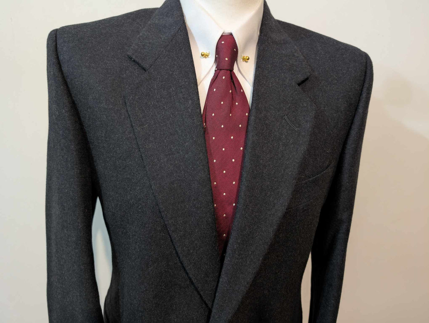 Mignon costume de couleur gris anthracite en flanelle