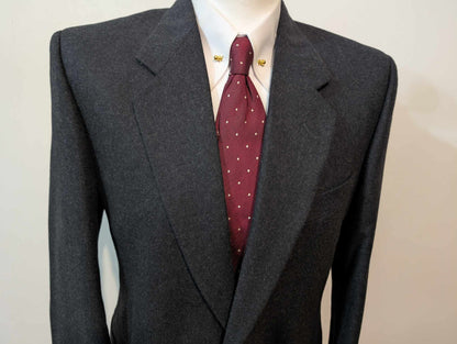 Mignon costume de couleur gris anthracite en flanelle