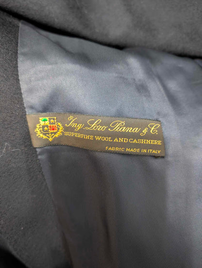 Eleganter marineblauer Wollmantel