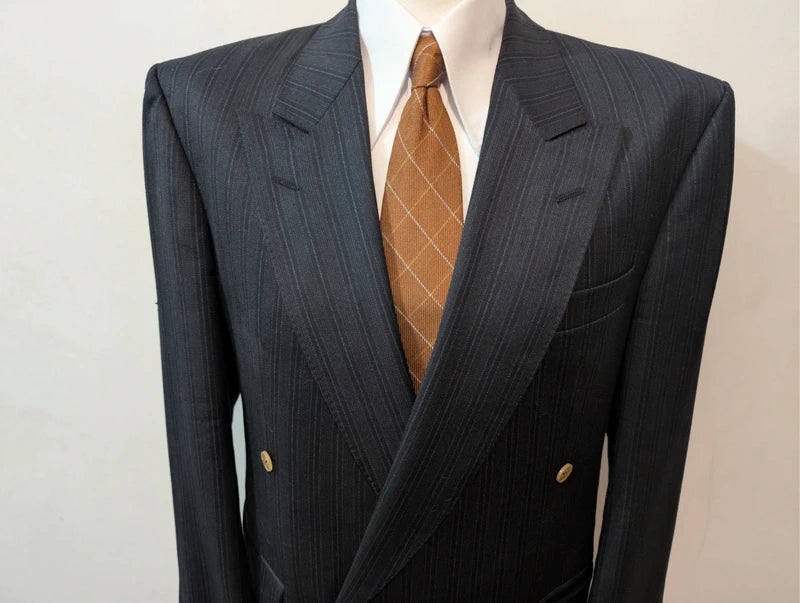 Génial costume croisé a rayure en laine