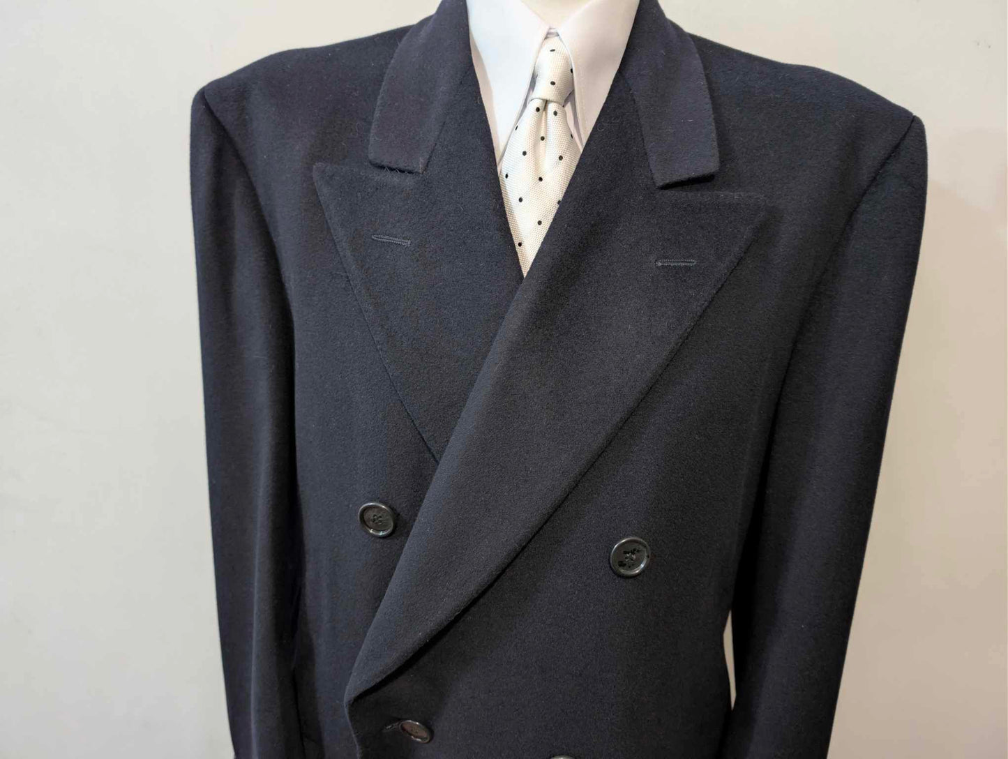 Robuster, zweireihiger Mantel