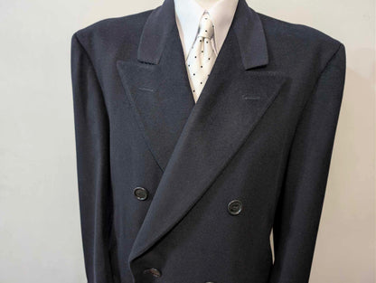 Robuster, zweireihiger Mantel