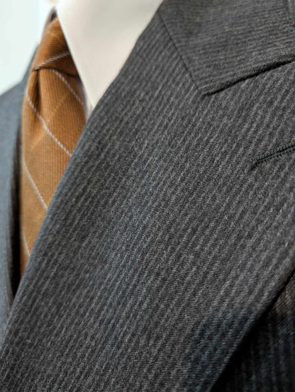 Légendaire costume croisé pinstripe en laine