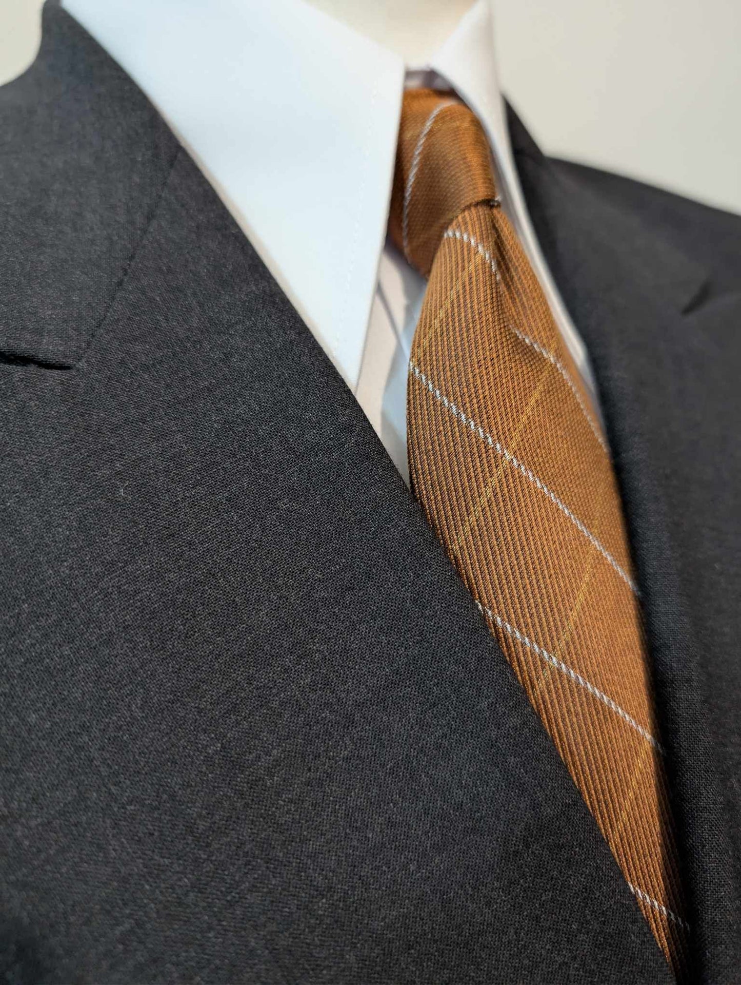 Sublime costume croisé de couleur gris en laine froide