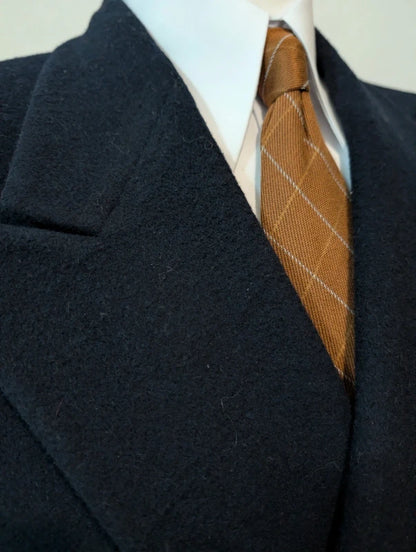 Robuster, marineblauer, doppelreihiger Wollmantel