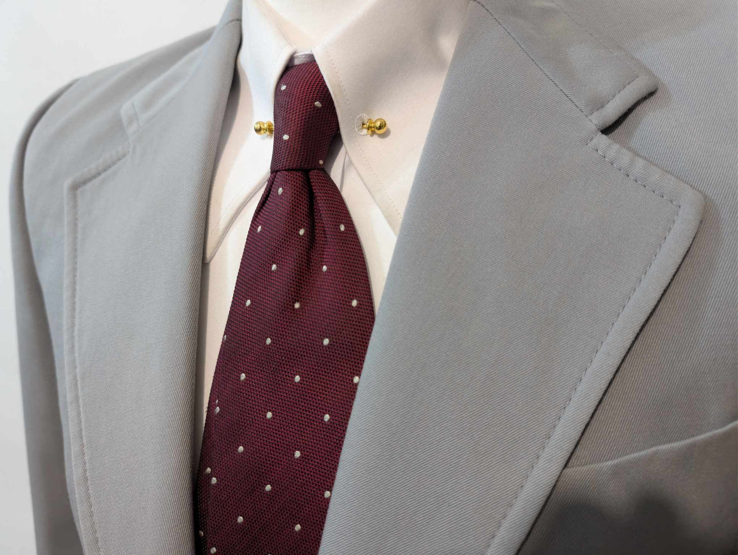 Gentil costume gris clair en laine