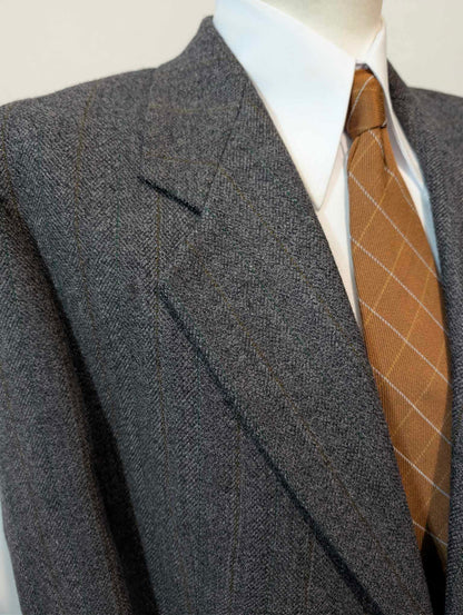 Alter grauer Tweedanzug