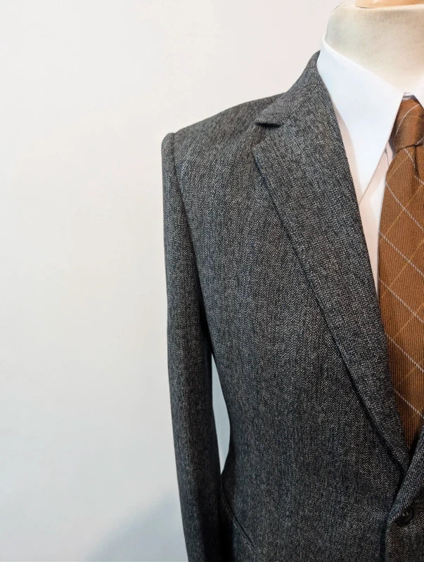 Fabelhafter grauer Wollanzug