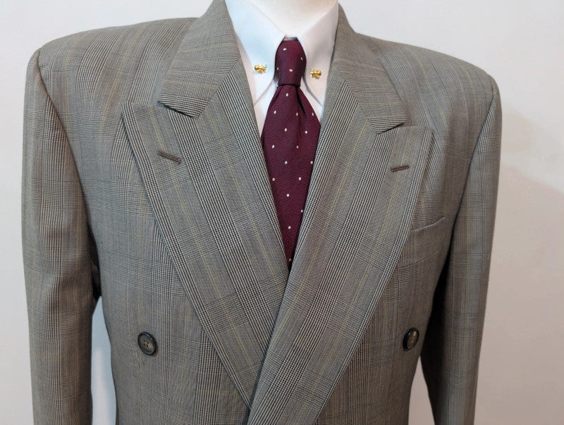 Élégant costume croisé gris en laine