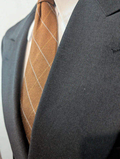 Élégant costume croisé gris en laine