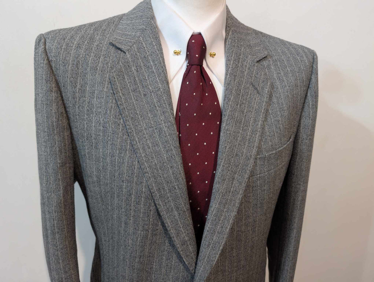 Gentille costume pinstripe en tweed
