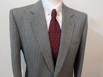 Gentille costume pinstripe en tweed