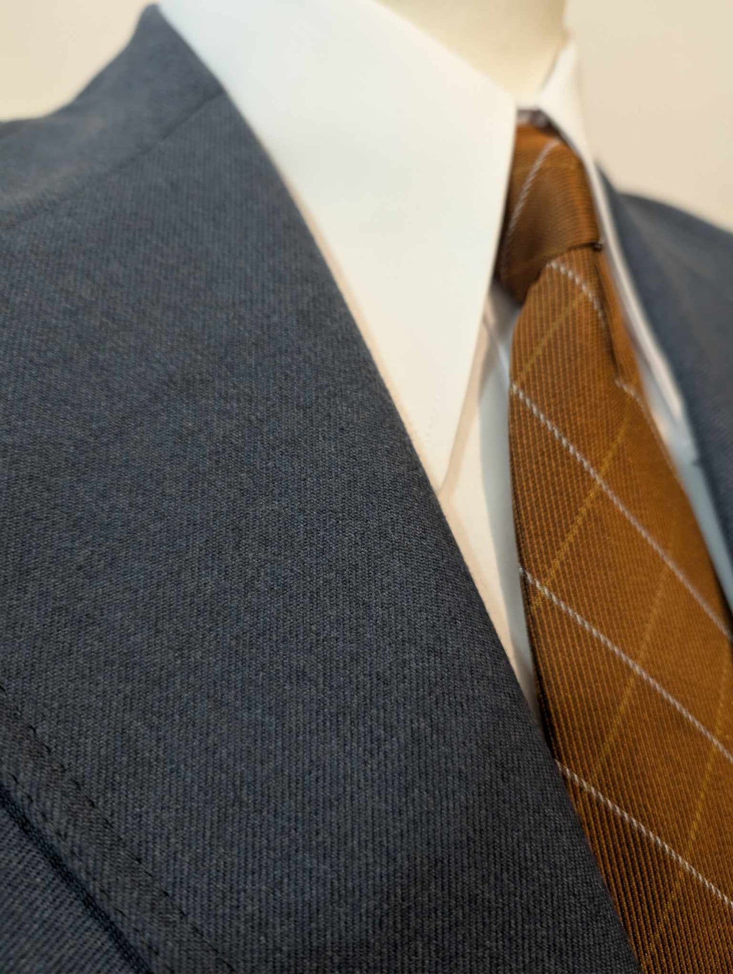 Magnifique costume bleu marine en laine