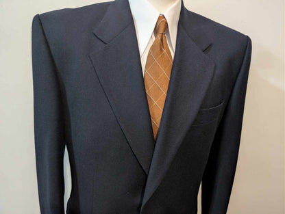 Sublime costume de couleur bleu marine en flanelle lourdes