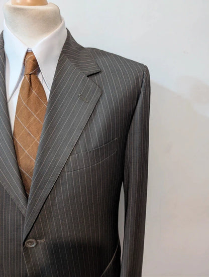 Prächtiger brauner Nadelstreifenanzug aus Wolle