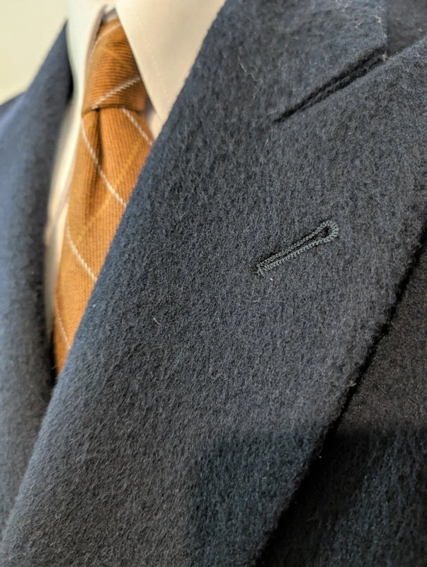 Wunderschöner marineblauer zweireihiger Mantel