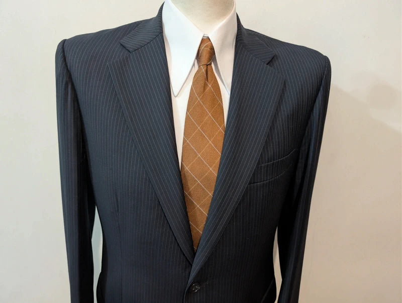 Fantastischer Nadelstreifenanzug aus Wolle