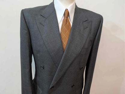 Prächtiger zweireihiger Wollanzug.