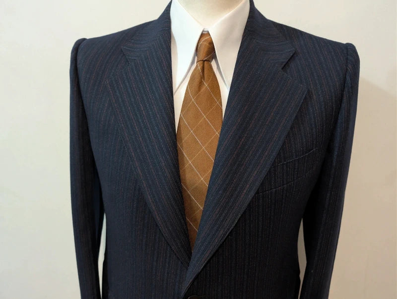 Prächtiger Nadelstreifenanzug aus Wolle