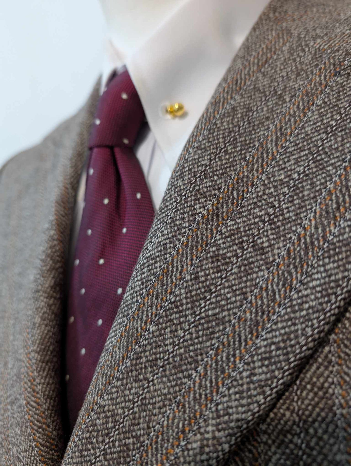 Splendide costume de couleur marron en tweed