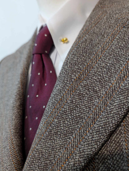 Splendide costume de couleur marron en tweed
