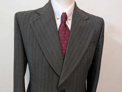 Chouet costume de couleur gris vert en laine