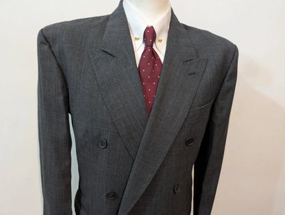 Élégant costume croisé gris en laine