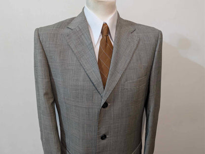 Classique costume de couleur gris en laine