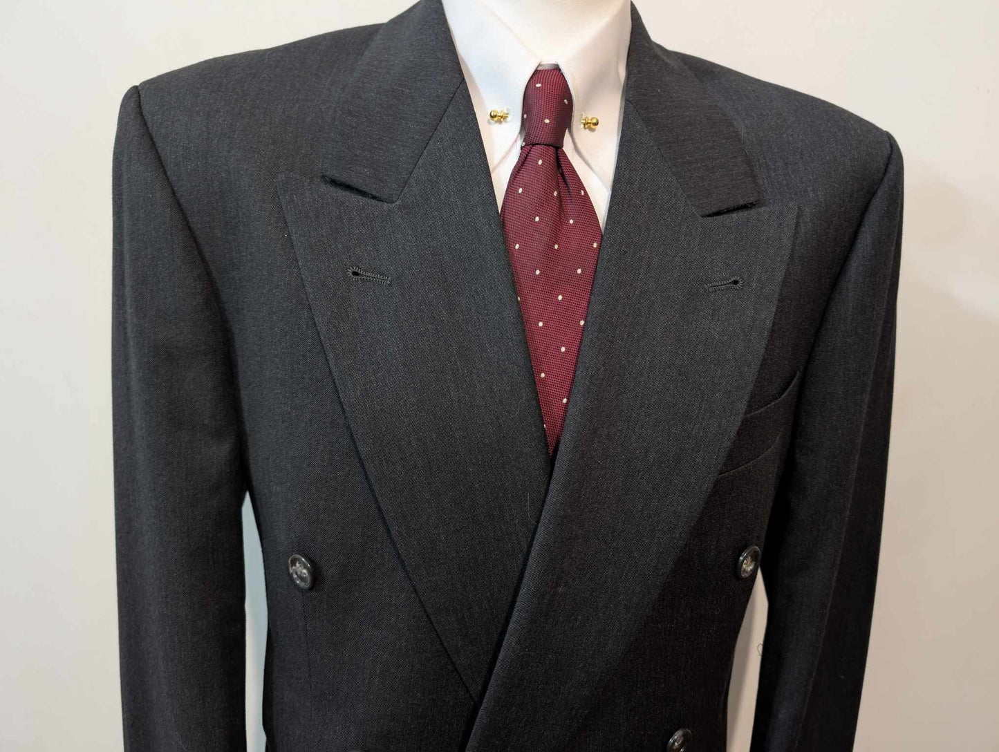 Costume croisé de couleur gris anthracite en laine