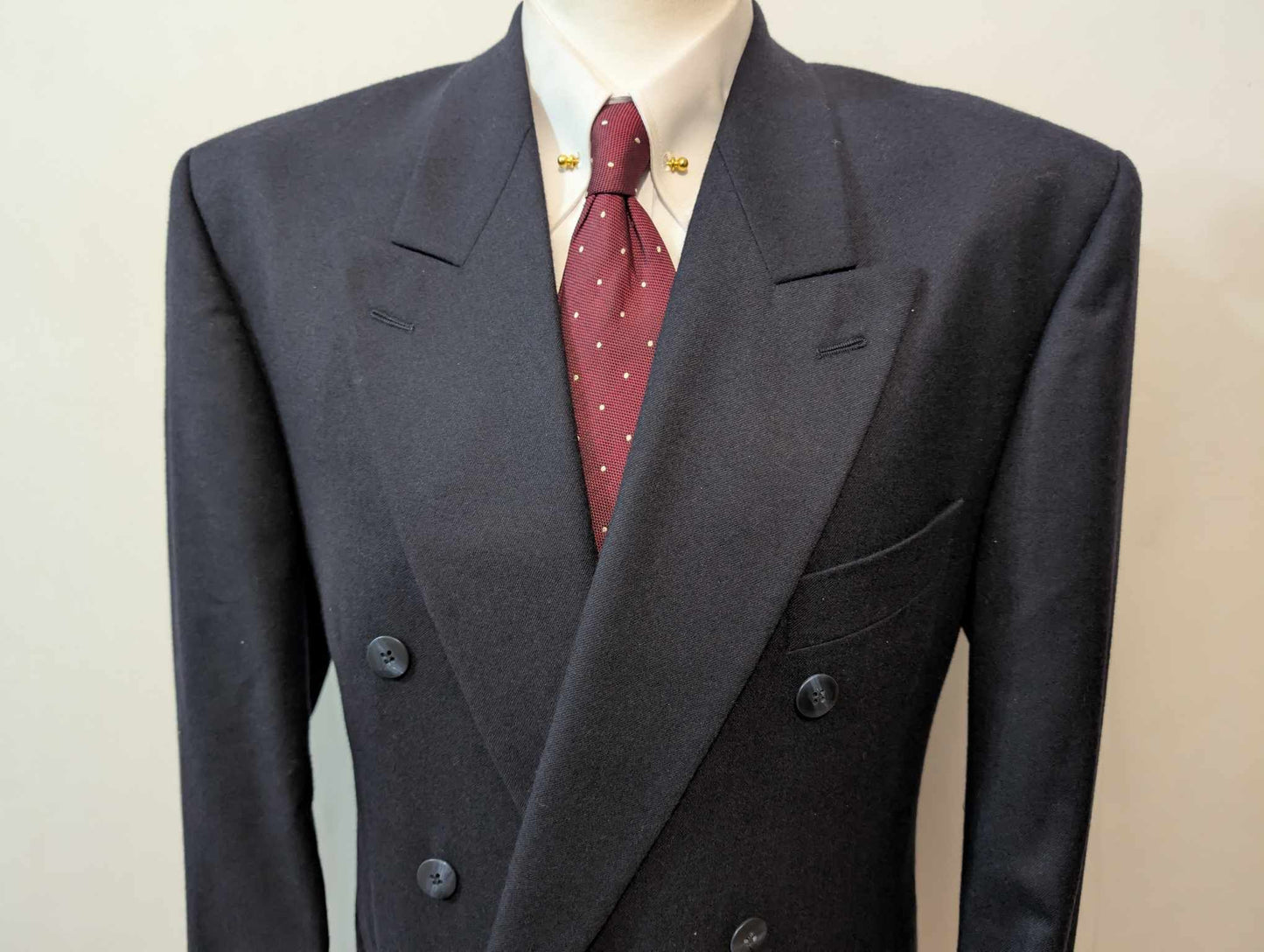 Élégant costume croisé bleu marine en flanelle de laine